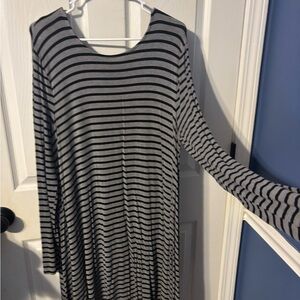 Old Navy Black and Gray Long Sleeve Scoop Neck Dress